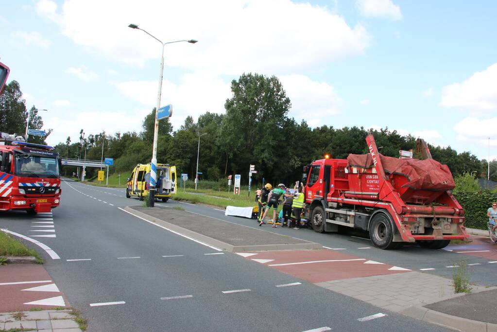 Persoon met scootmobiel zwaargewond bij botsing met vrachtwagen