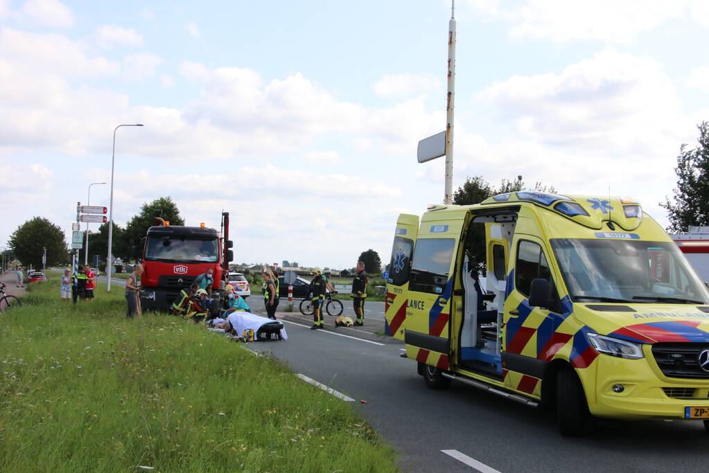 Persoon met scootmobiel zwaargewond bij botsing met vrachtwagen