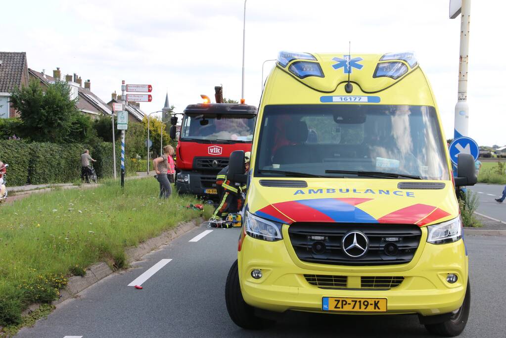 Persoon met scootmobiel zwaargewond bij botsing met vrachtwagen