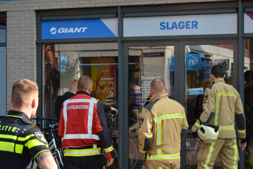 Doorgebrande compressor veroorzaakt hinderlijke lucht in fietsenwinkel