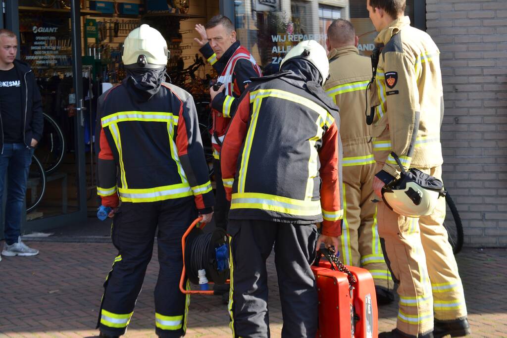 Doorgebrande compressor veroorzaakt hinderlijke lucht in fietsenwinkel