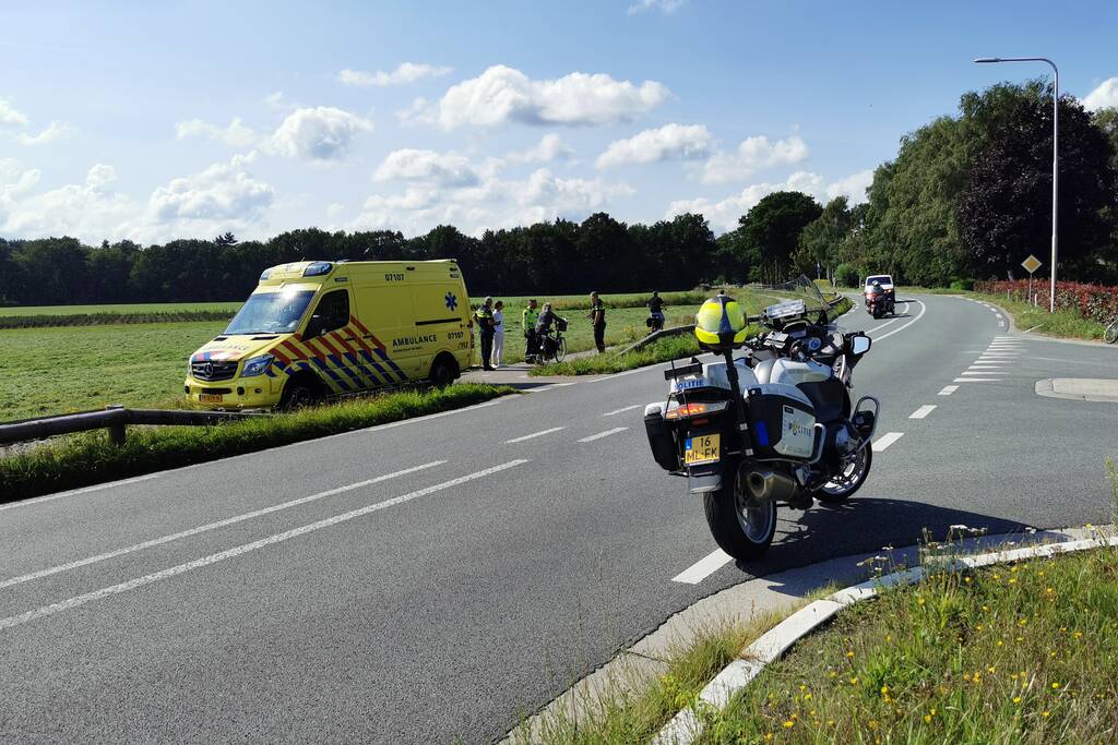 Fietser gewond bij botsing met auto