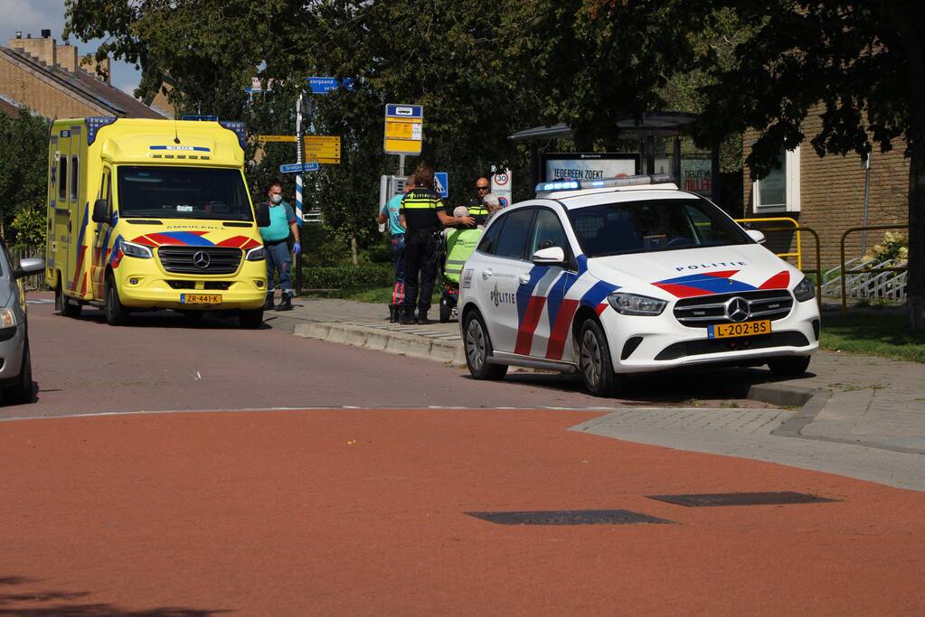Man botst met scootmobiel op paal bij bushalte
