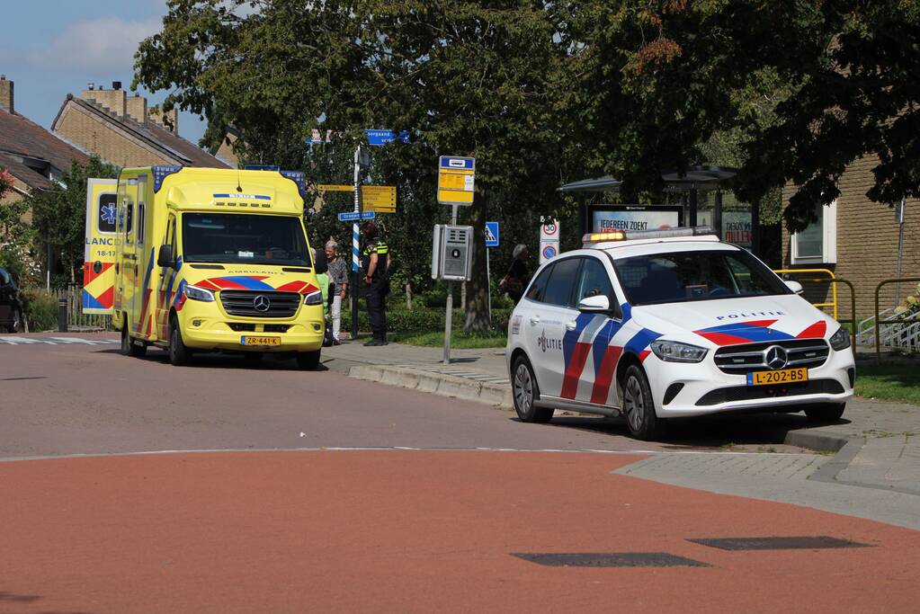 Man botst met scootmobiel op paal bij bushalte