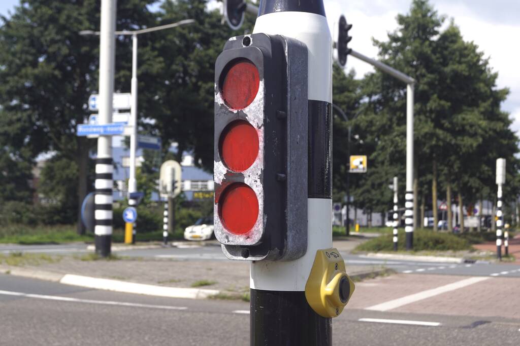 Verkeerslicht lijkt op rood staan door bekladding