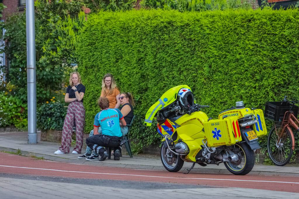 Personenauto's in botsing voor verkeerslicht