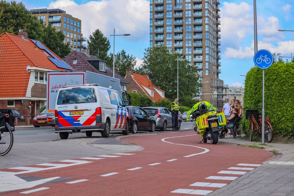 Personenauto's in botsing voor verkeerslicht