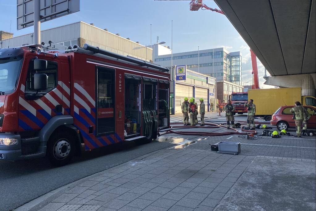 Grote uitslaande brand in een leegstaand pand