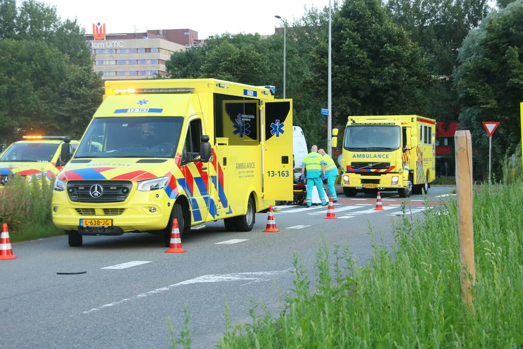 Berijder scooter gewond bij aanrijding met auto