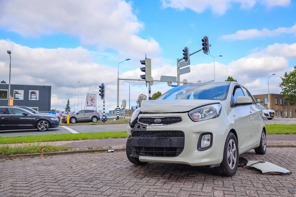 Flinke schade bij botsing op industrieterrein de Isselt