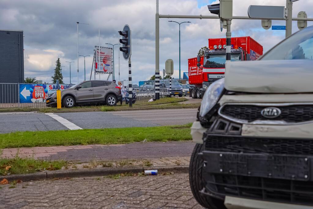 Flinke schade bij botsing op industrieterrein de Isselt