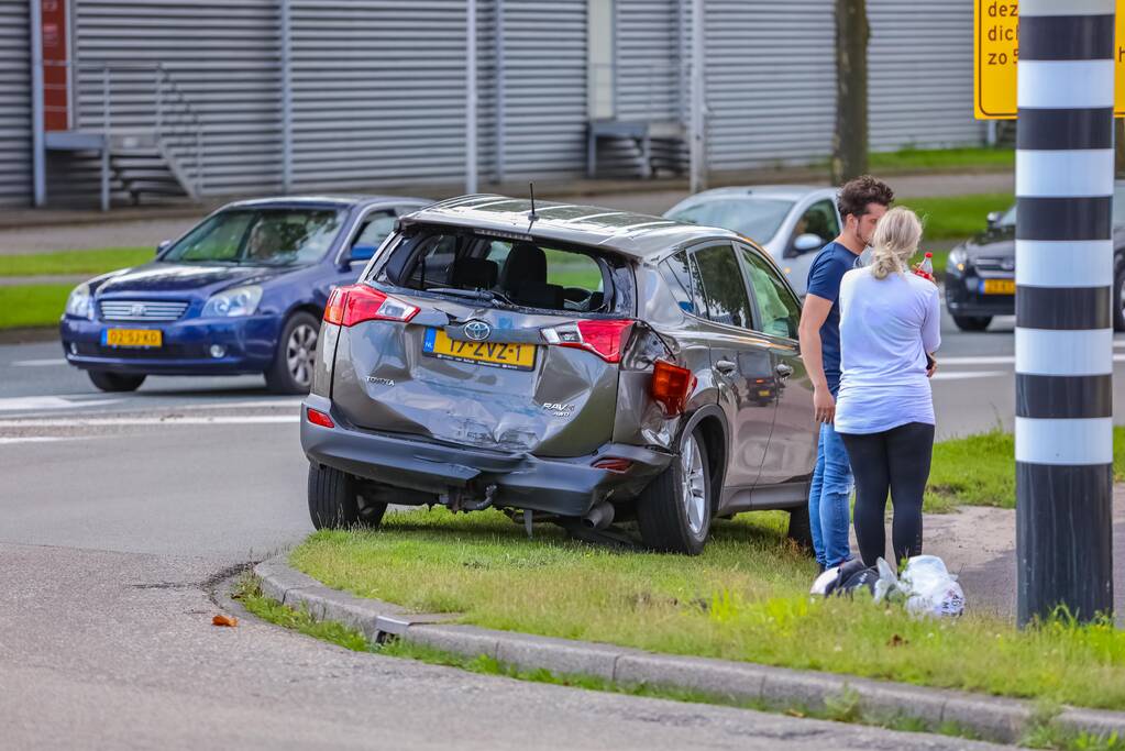 Flinke schade bij botsing op industrieterrein de Isselt