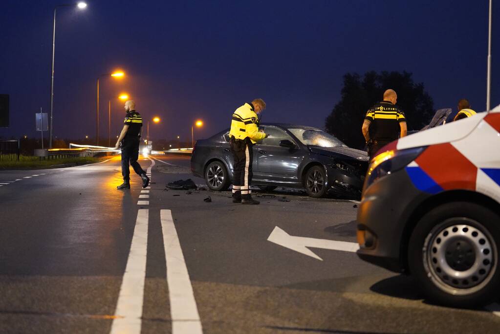 Veel schade bij ongeval tussen twee auto's