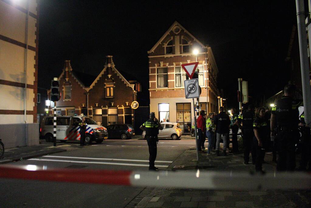 Twee agenten gewond bij schietpartij, twee verdachten aangehouden