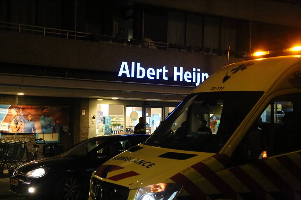 Man steekt persoon neer in Albert Heijn