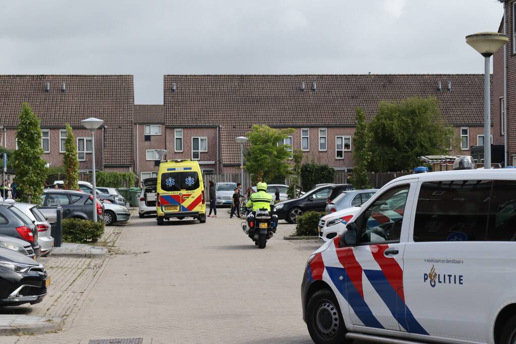 Persoon steekt man neer in woning