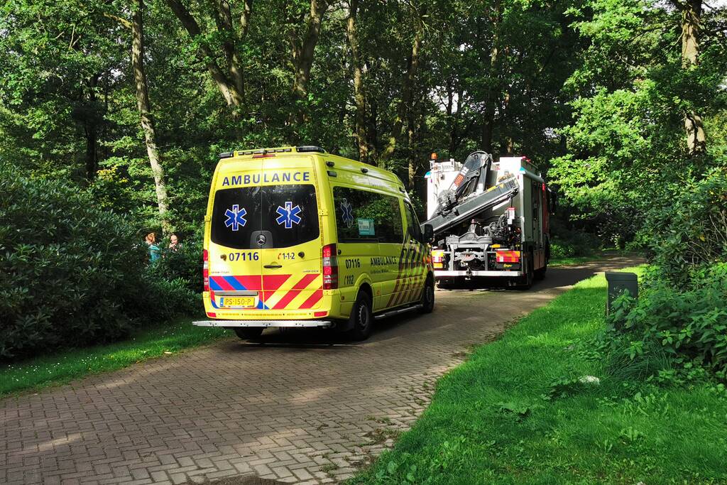 Zichtschermen geplaatst op vakantiepark