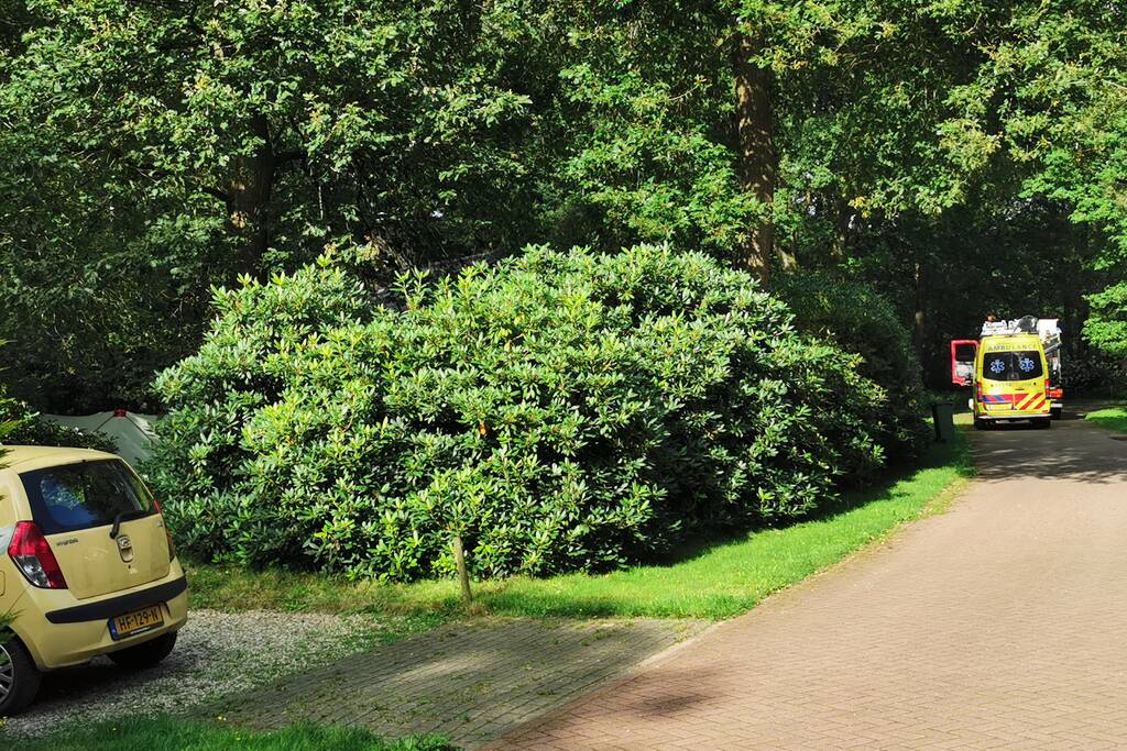 Zichtschermen geplaatst op vakantiepark