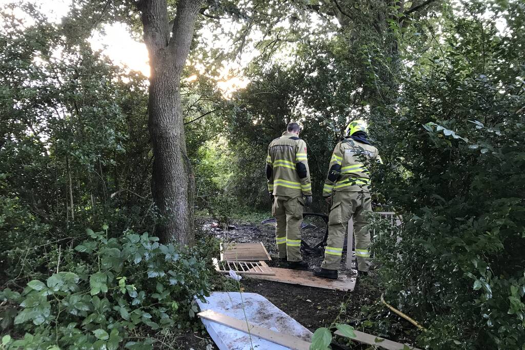 Afval in brand gestoken in bosjes