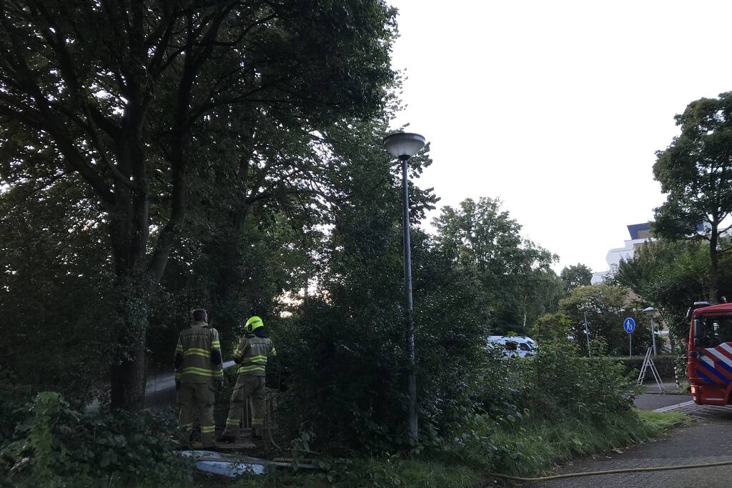 Afval in brand gestoken in bosjes