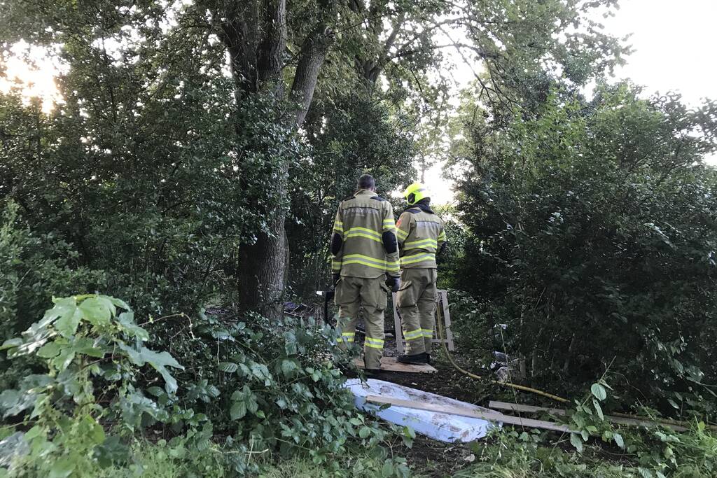 Afval in brand gestoken in bosjes