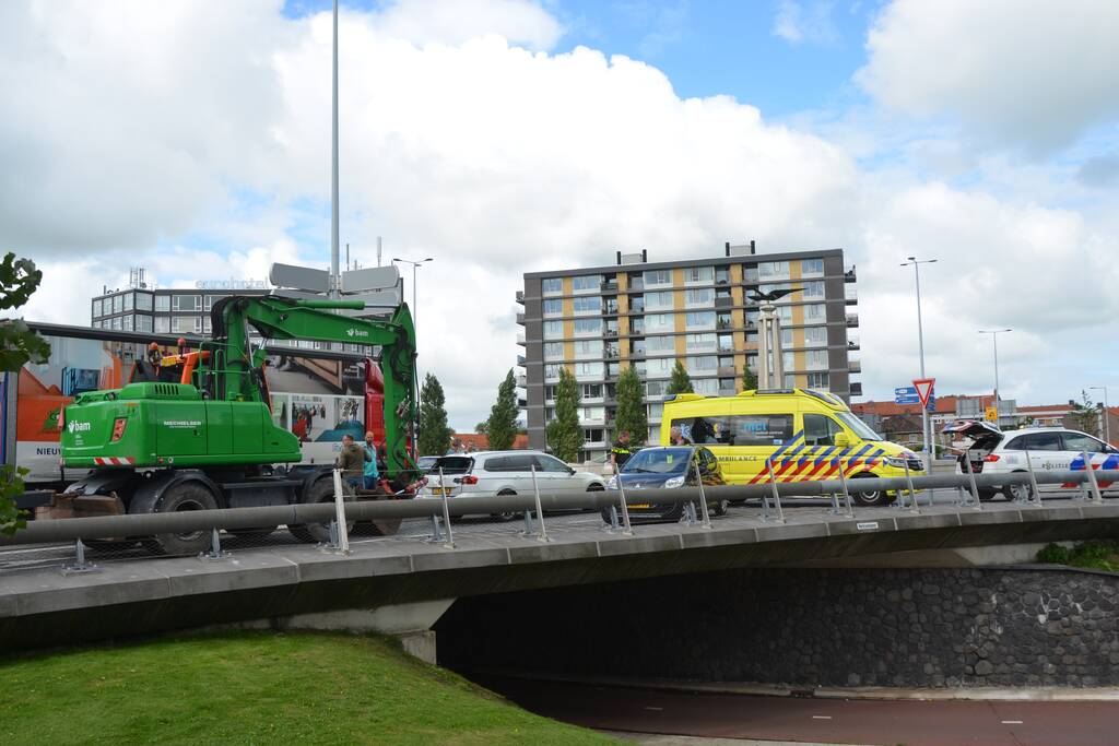 Veel schade door kop-staart botsing met graafmachine