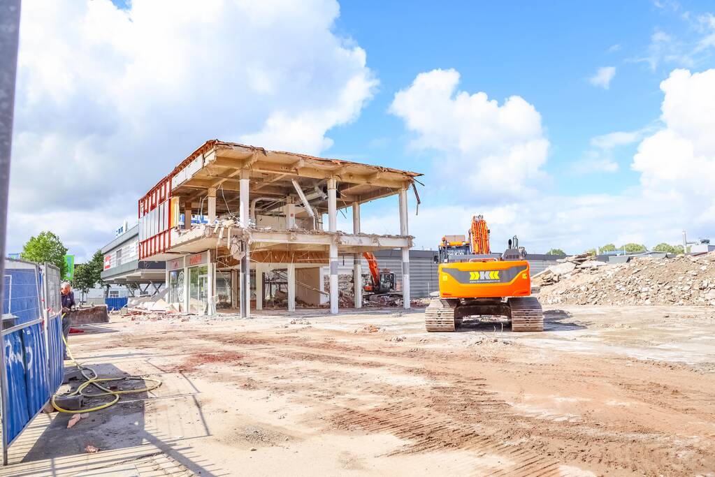 Panden Kwantum en Roobol gesloopt voor herontwikkeling winkelcomplex