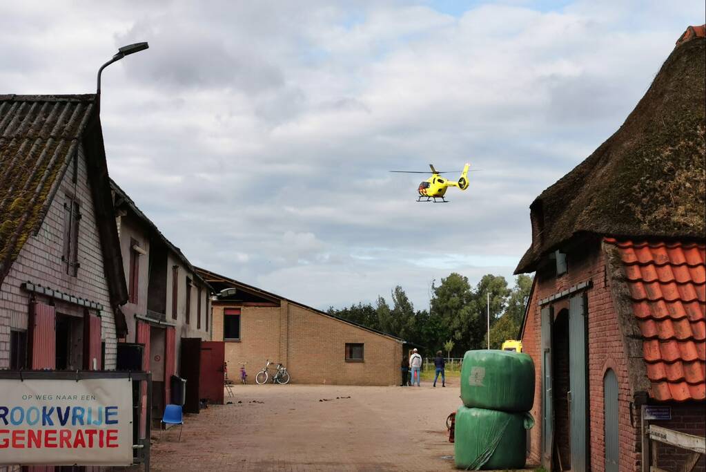 Persoon gewond op manege