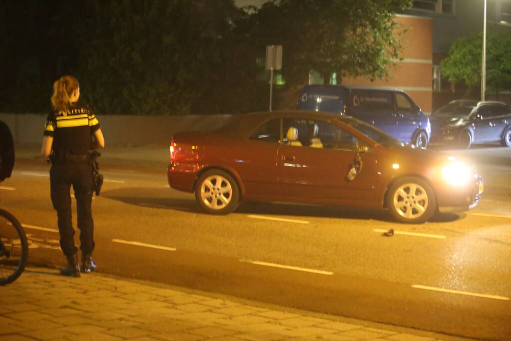 Dronken persoon botst tegen personenauto