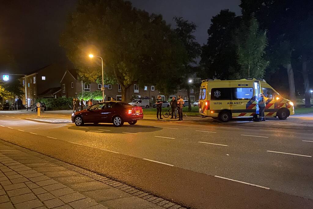 Dronken persoon botst tegen personenauto