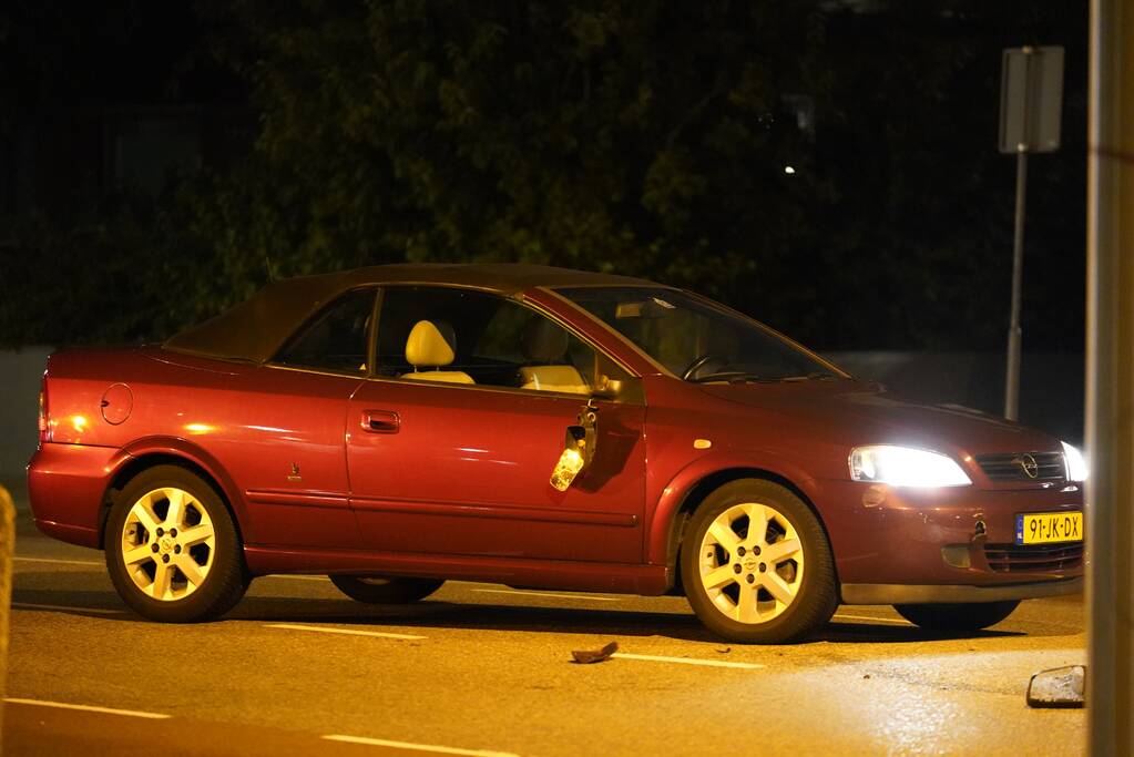 Dronken persoon botst tegen personenauto