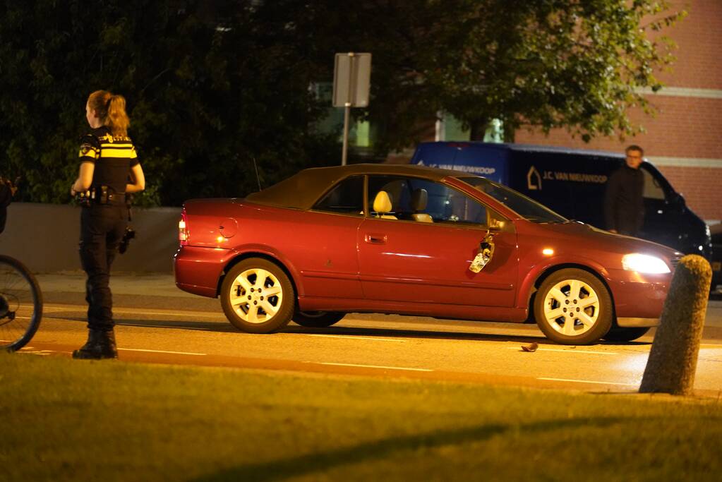 Dronken persoon botst tegen personenauto