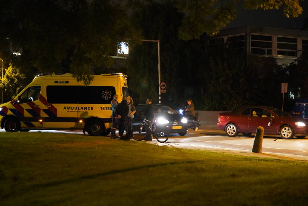 Dronken persoon botst tegen personenauto