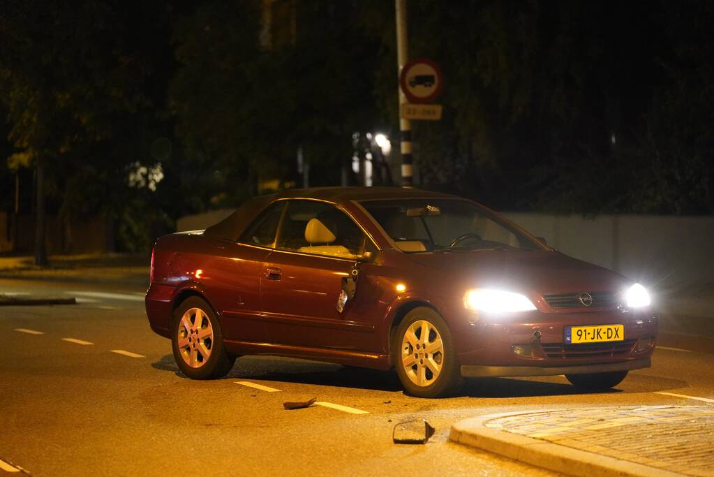 Dronken persoon botst tegen personenauto