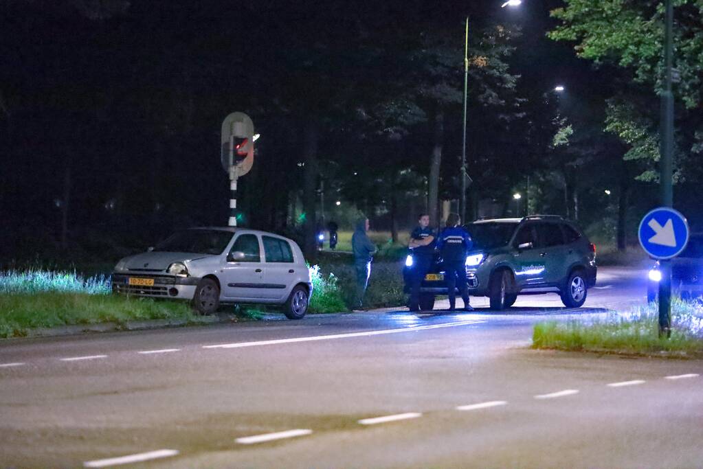 Personenauto afgesleept door bergingsbedrijf na ongeval