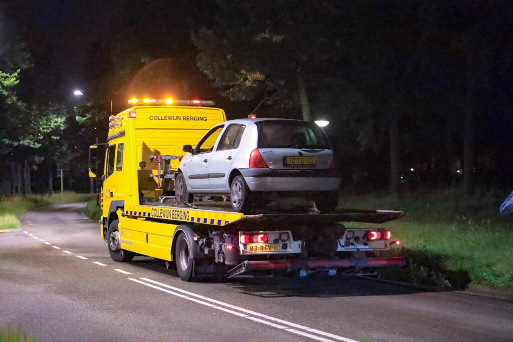 Personenauto afgesleept door bergingsbedrijf na ongeval