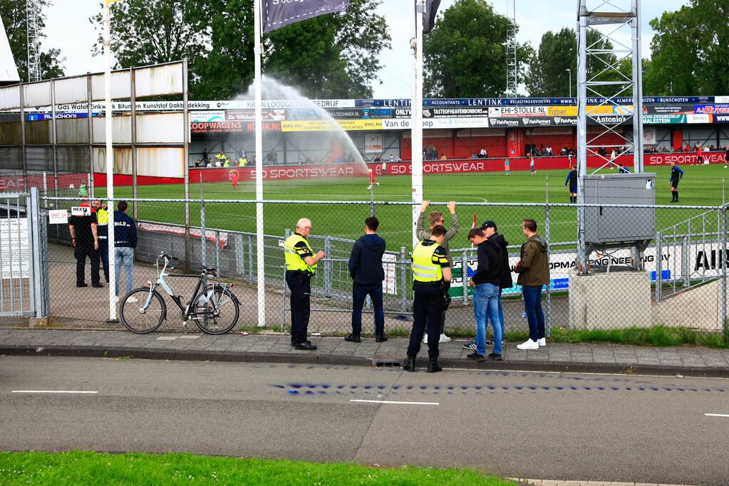 Grote politie-inzet bij voetbalvelden