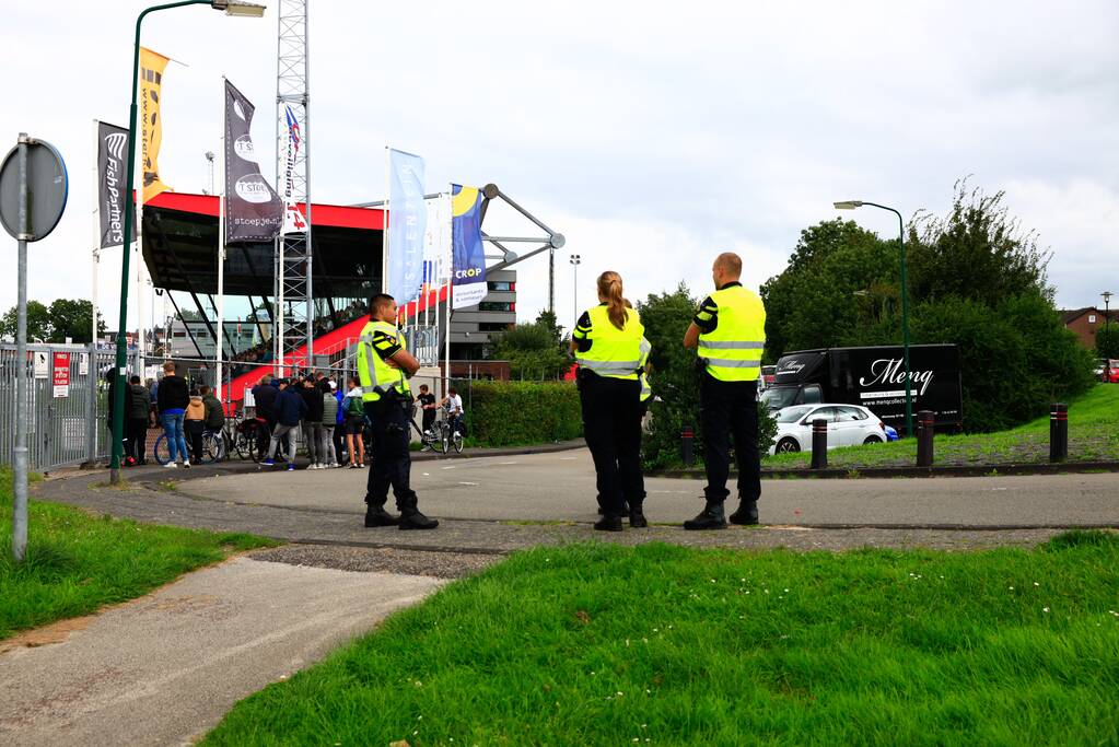 Grote politie-inzet bij voetbalvelden
