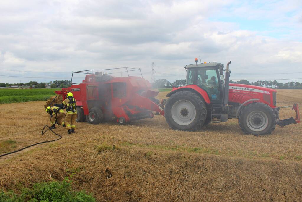 Hooi balenpers vliegt in brand