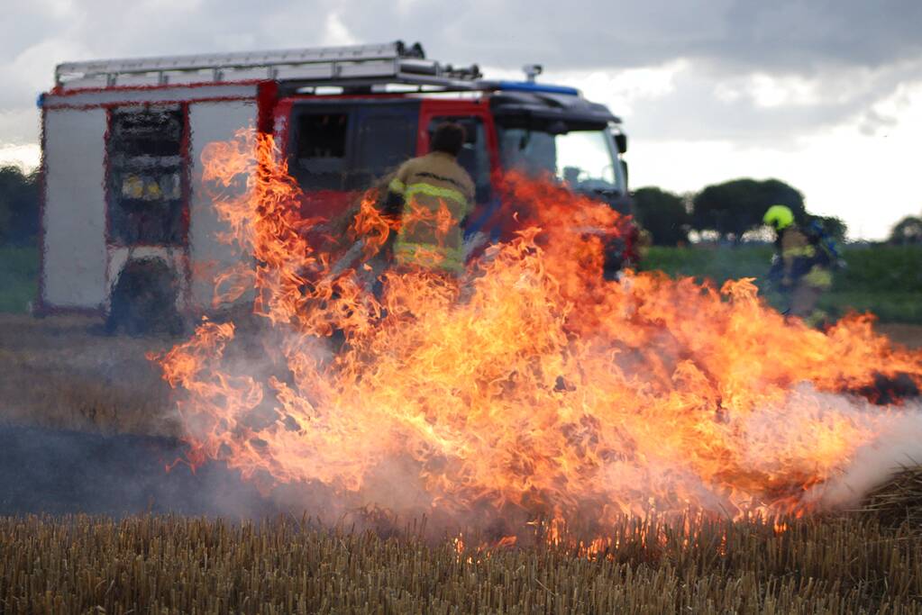 Hooi balenpers vliegt in brand