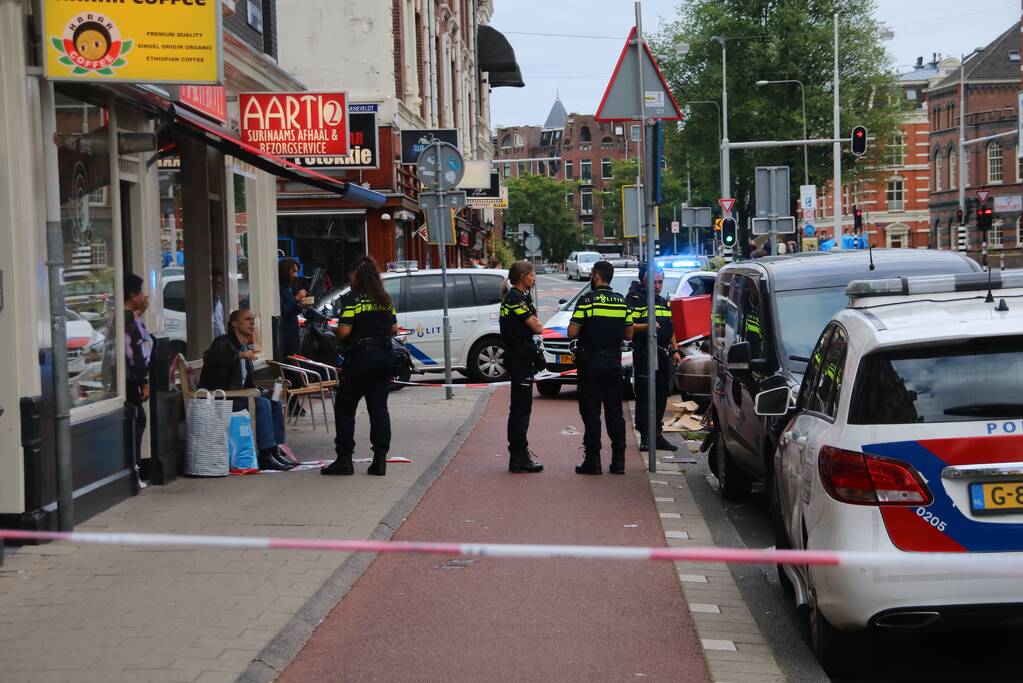 Persoon gewond na steekpartij voor Surinaams eethuis