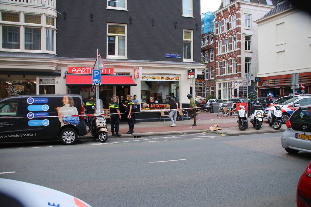 Persoon gewond na steekpartij voor Surinaams eethuis