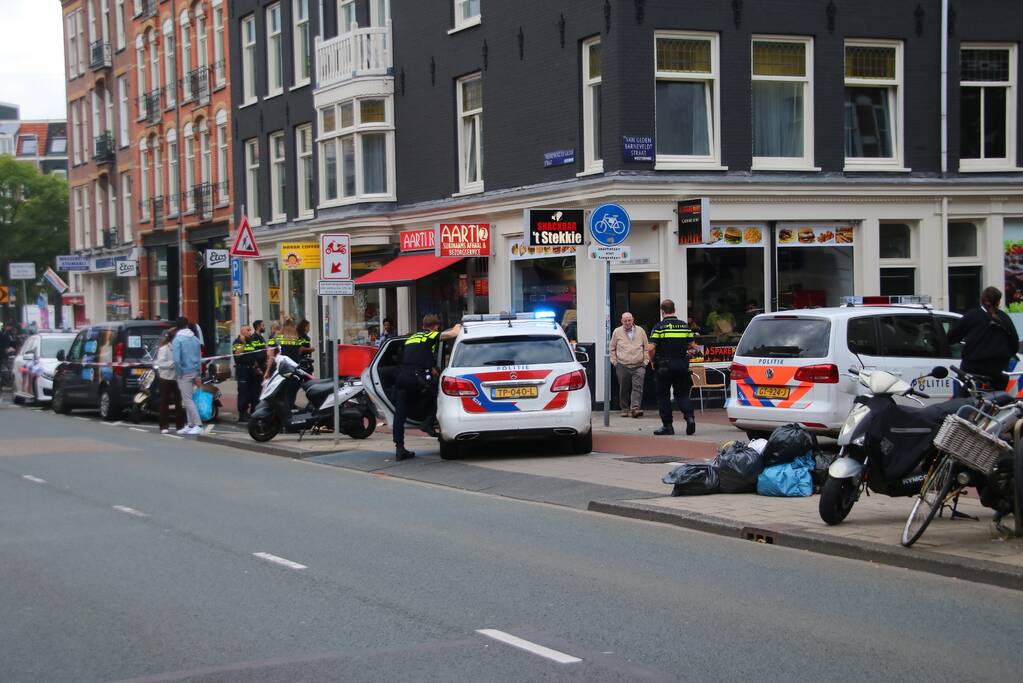 Persoon gewond na steekpartij voor Surinaams eethuis