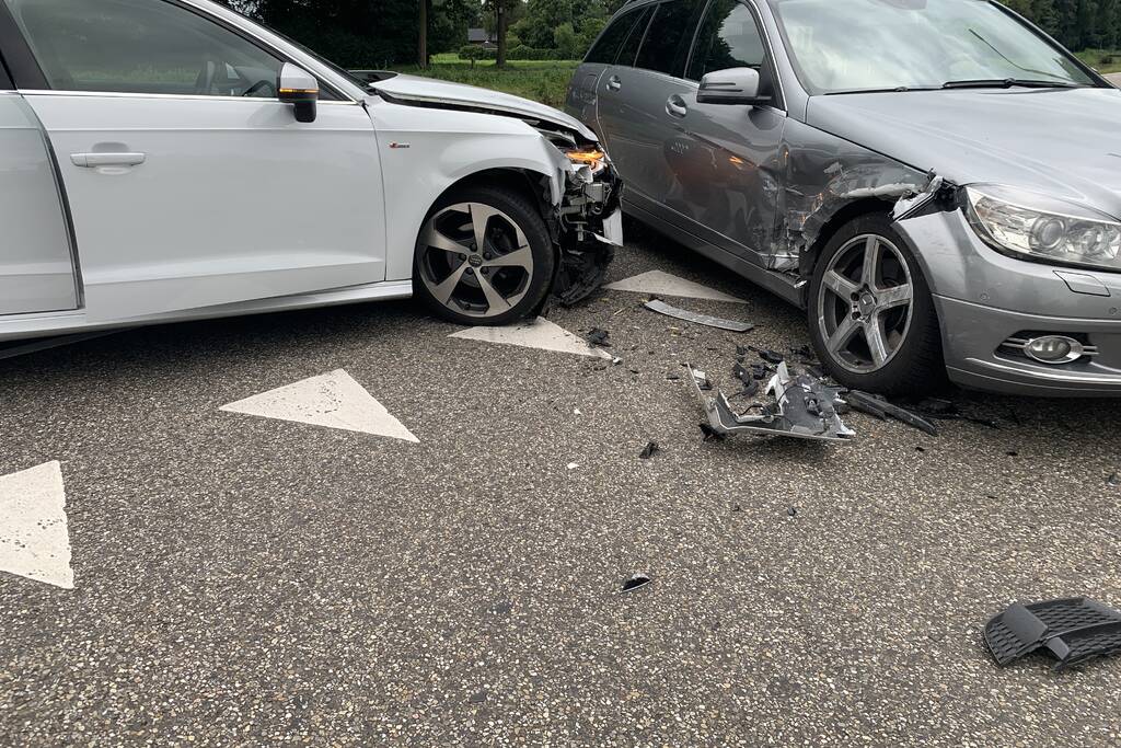 Schade aan personenauto's door ongeval