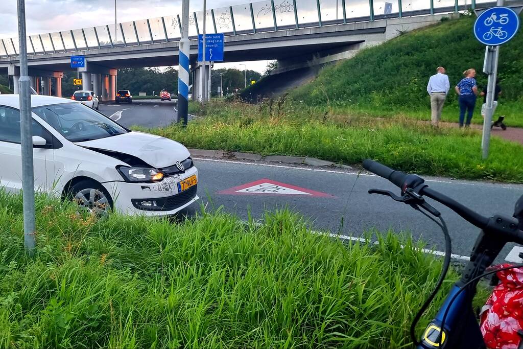 Persoon gewond bij aanrijding, bestuurder aangehouden