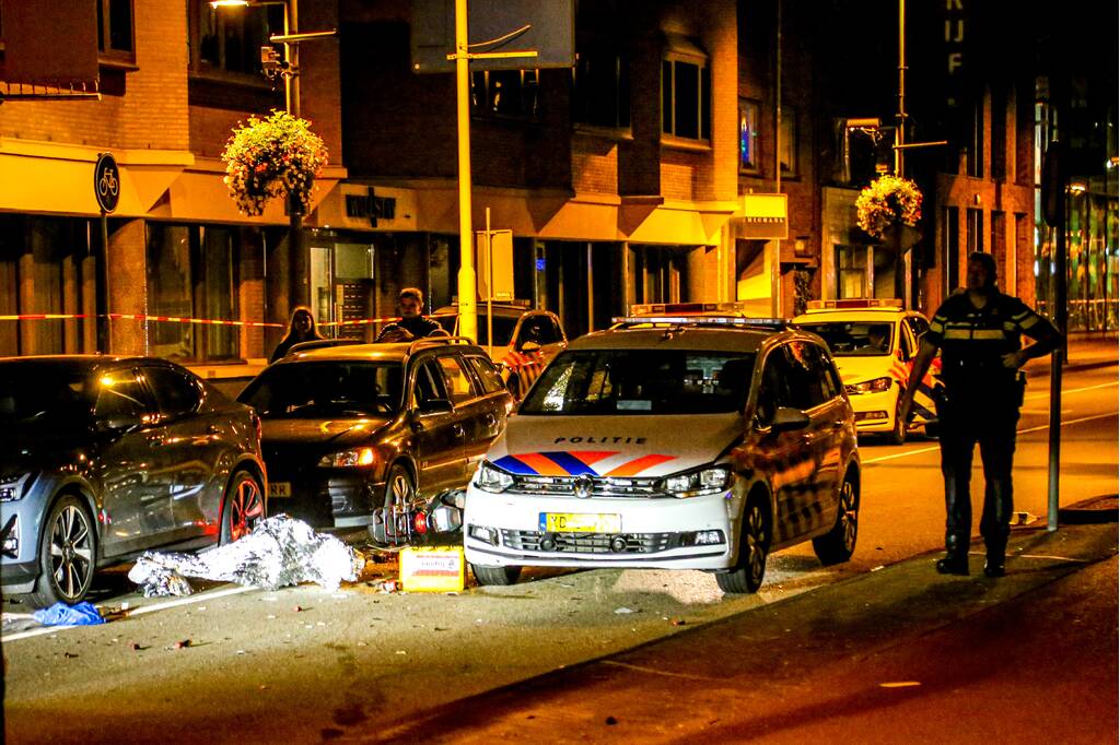 Scooterrijder en passagier gewond door ongeval met politieauto