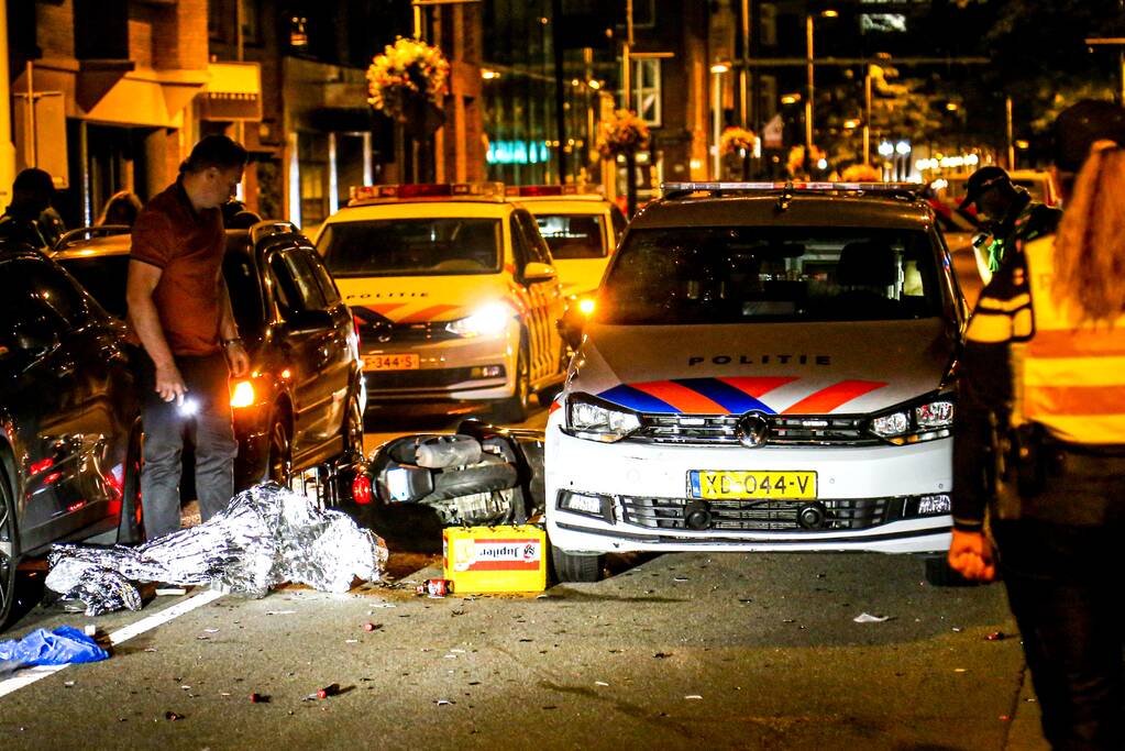 Scooterrijder en passagier gewond door ongeval met politieauto