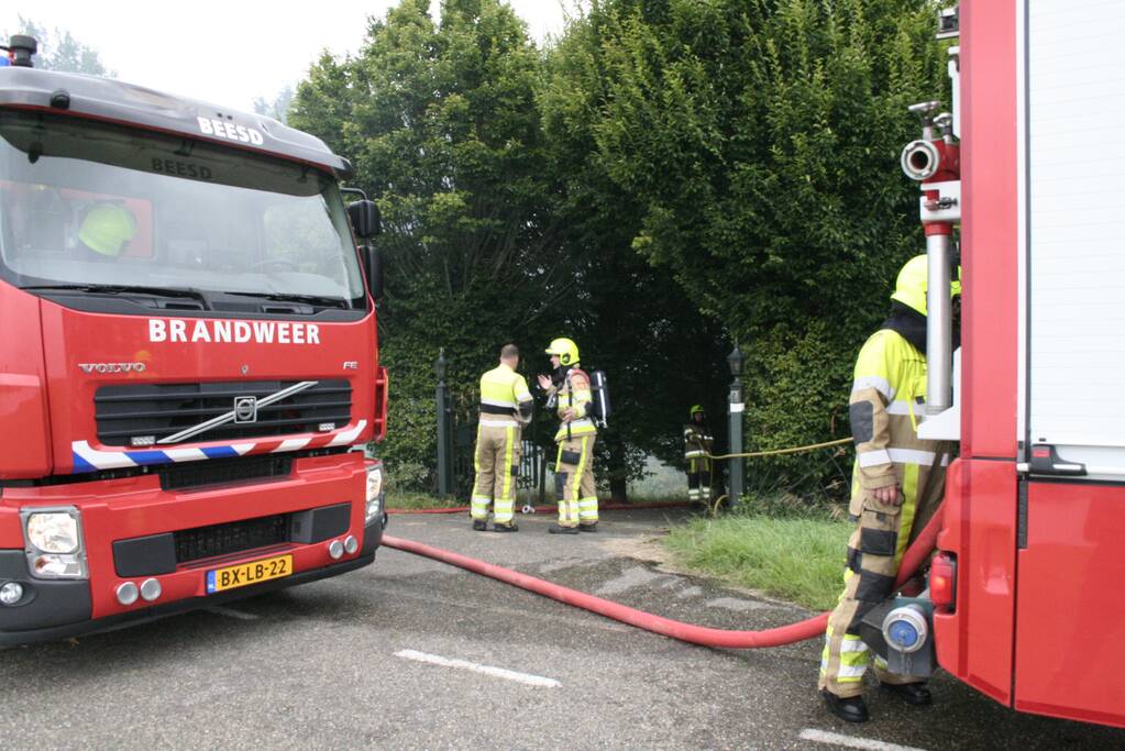 Dak van woning volledig verwoest door grote brand