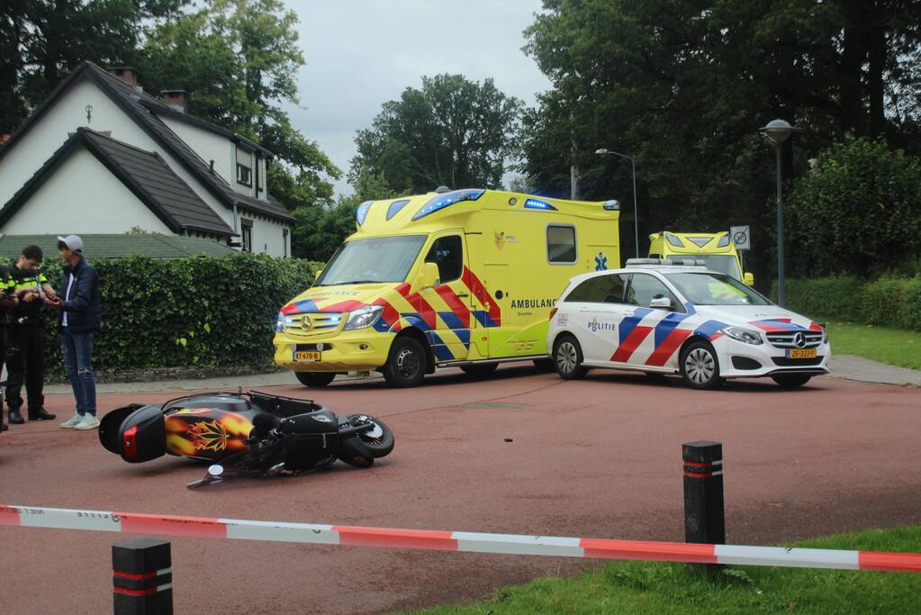 Snorfietser gewond na ongeval met personenauto