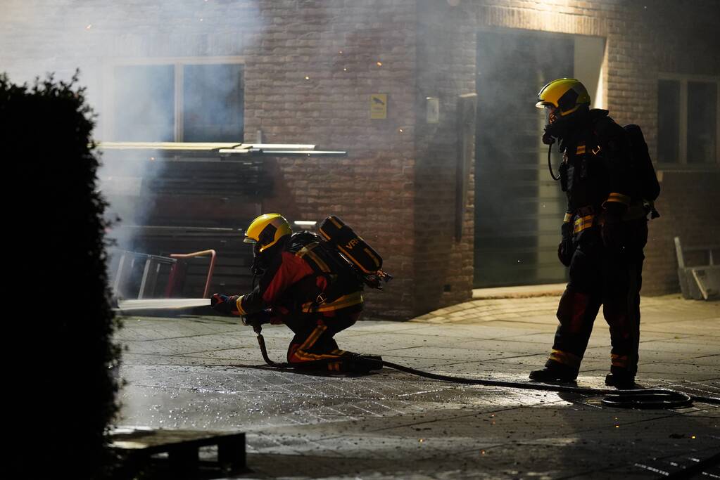 Flinke buitenbrand op terrein van hovenier